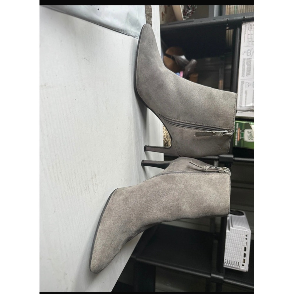 Sam & Libby Womens Grey Faux Suede Pointed Toe Stiletto Ankle Boots Size 9
